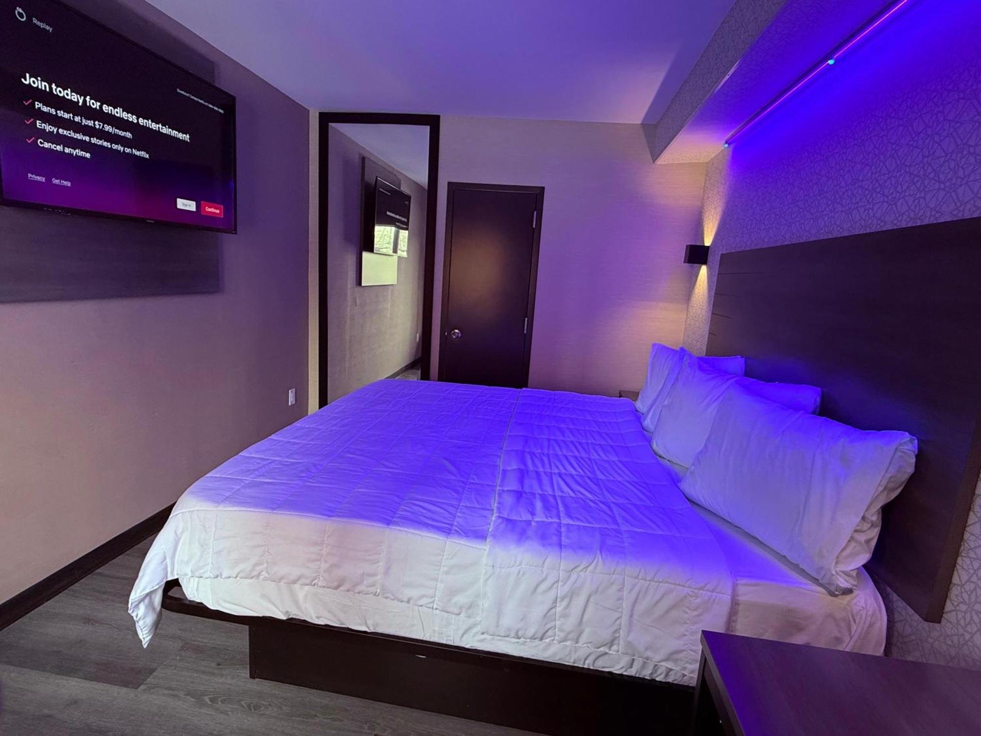 ניו יורק The Vine Hotel Bronx New מראה חיצוני תמונה